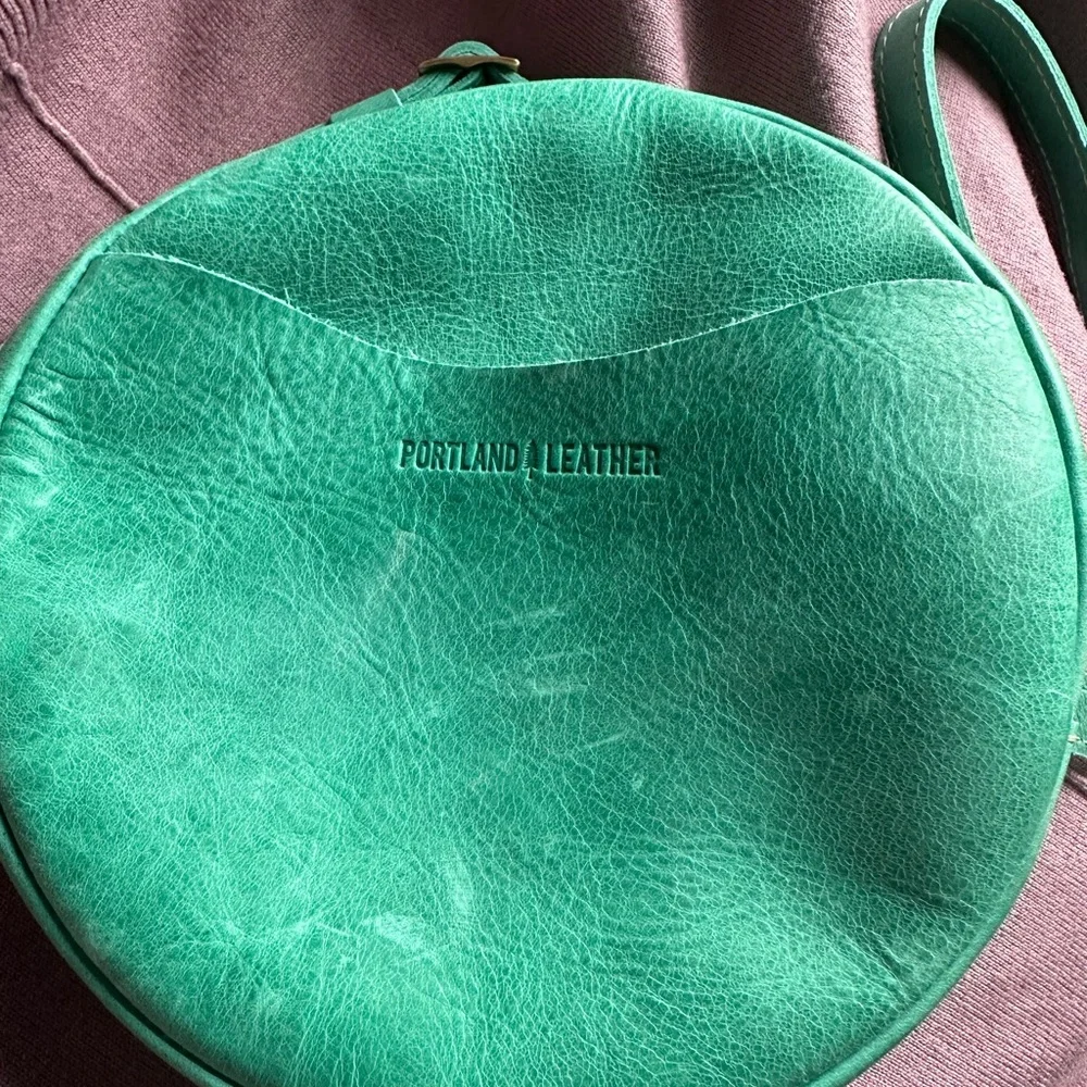 Portland Leather Goods PLG Large Circle Crossbody Bag in Surf Green Teal Blue - Picture 2 of 8